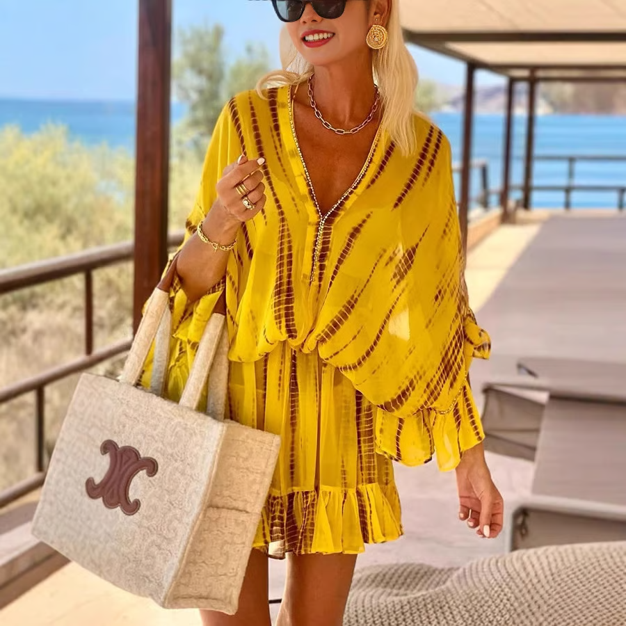 Adalyn | Vestido Mini de Cintura Alta con Escote en V Chic