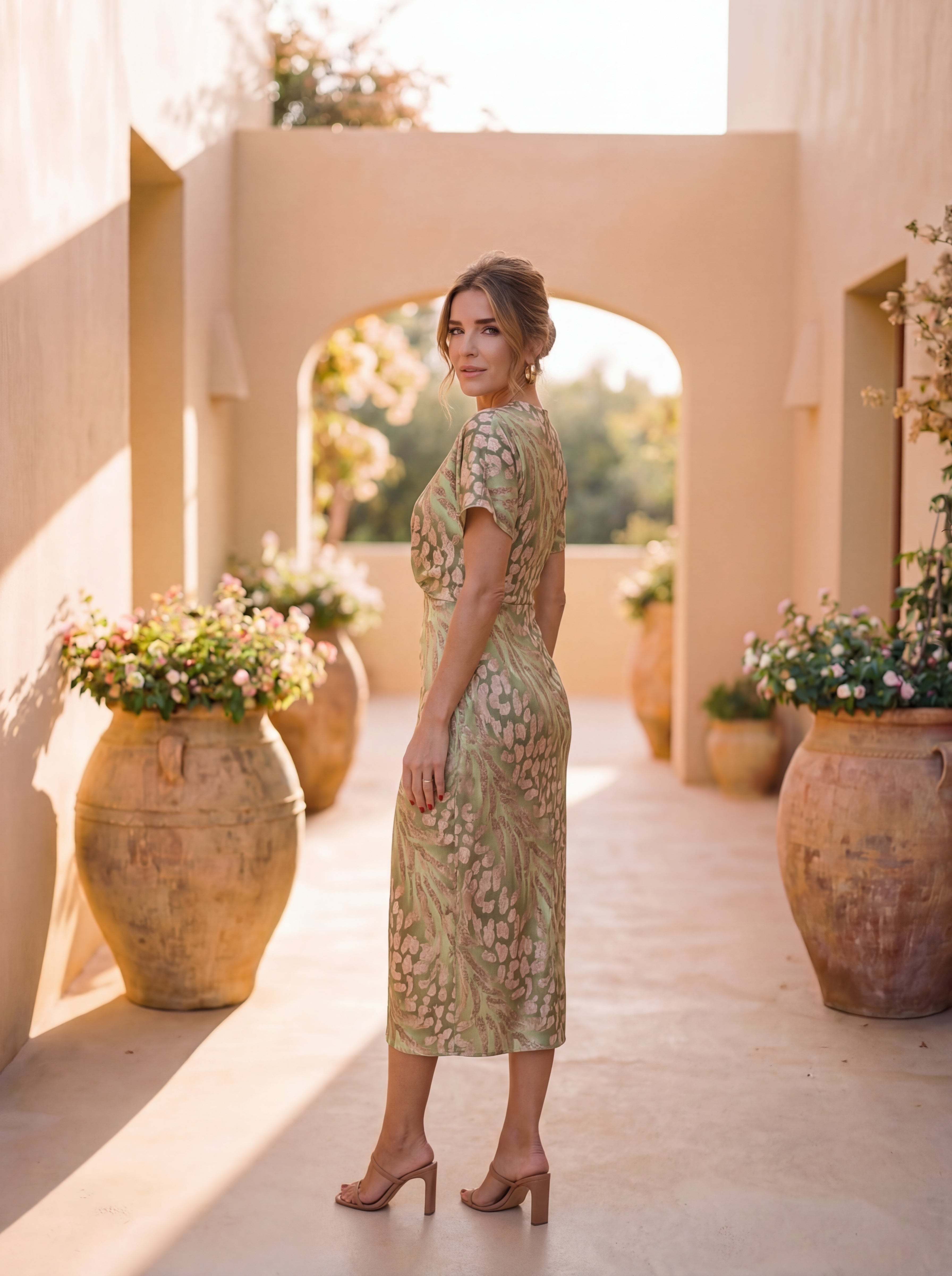 Elegancia atemporal con el vestido Calandra